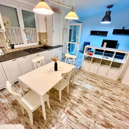 Cozy White Apartment *
